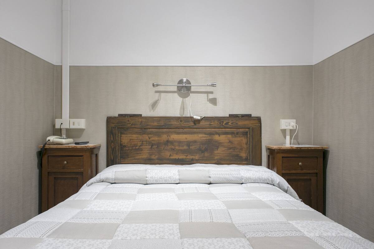 Down comforters, WiFi (free), bed sheets