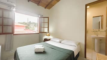 Minibar, free WiFi, bed sheets