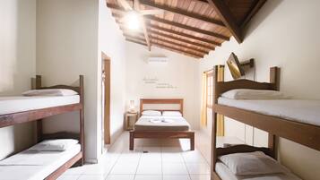 Quarto standard | Frigobar, Wi-Fi de cortesia, roupa de cama