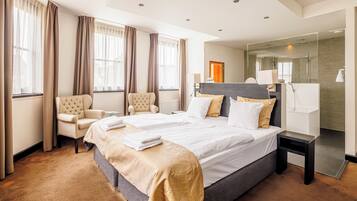 Executive Double Room | 1 bedroom, hypo-allergenic bedding, desk, free WiFi