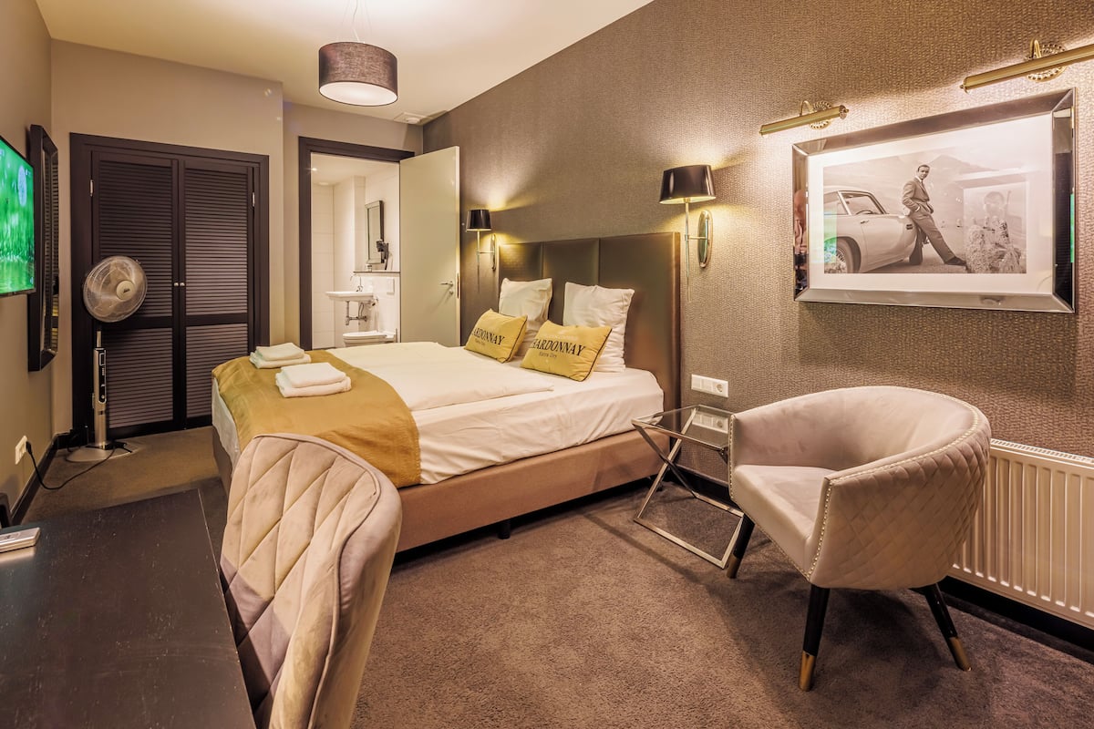 Habitación Deluxe doble | 1 dormitorio, ropa de cama hipoalergénica, escritorio y wifi gratis