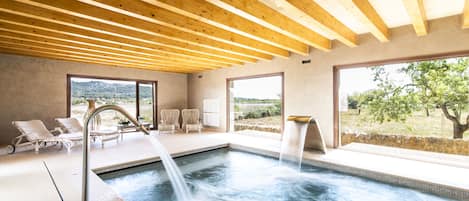 Behandelingskamers voor koppels, een sauna, een bubbelbad, een stoombad