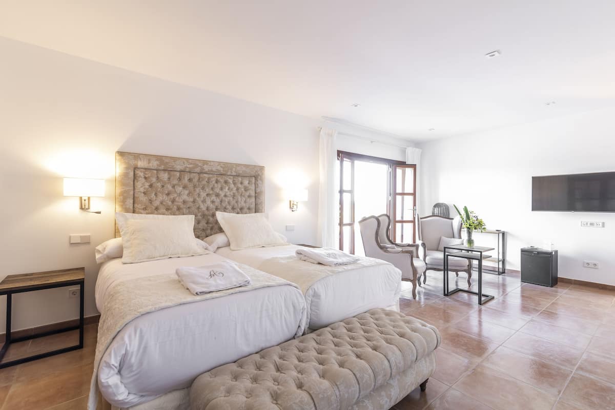 Premium Studio Suite, Mountain View, Mountainside | 1 bedroom, premium bedding, down comforters, minibar