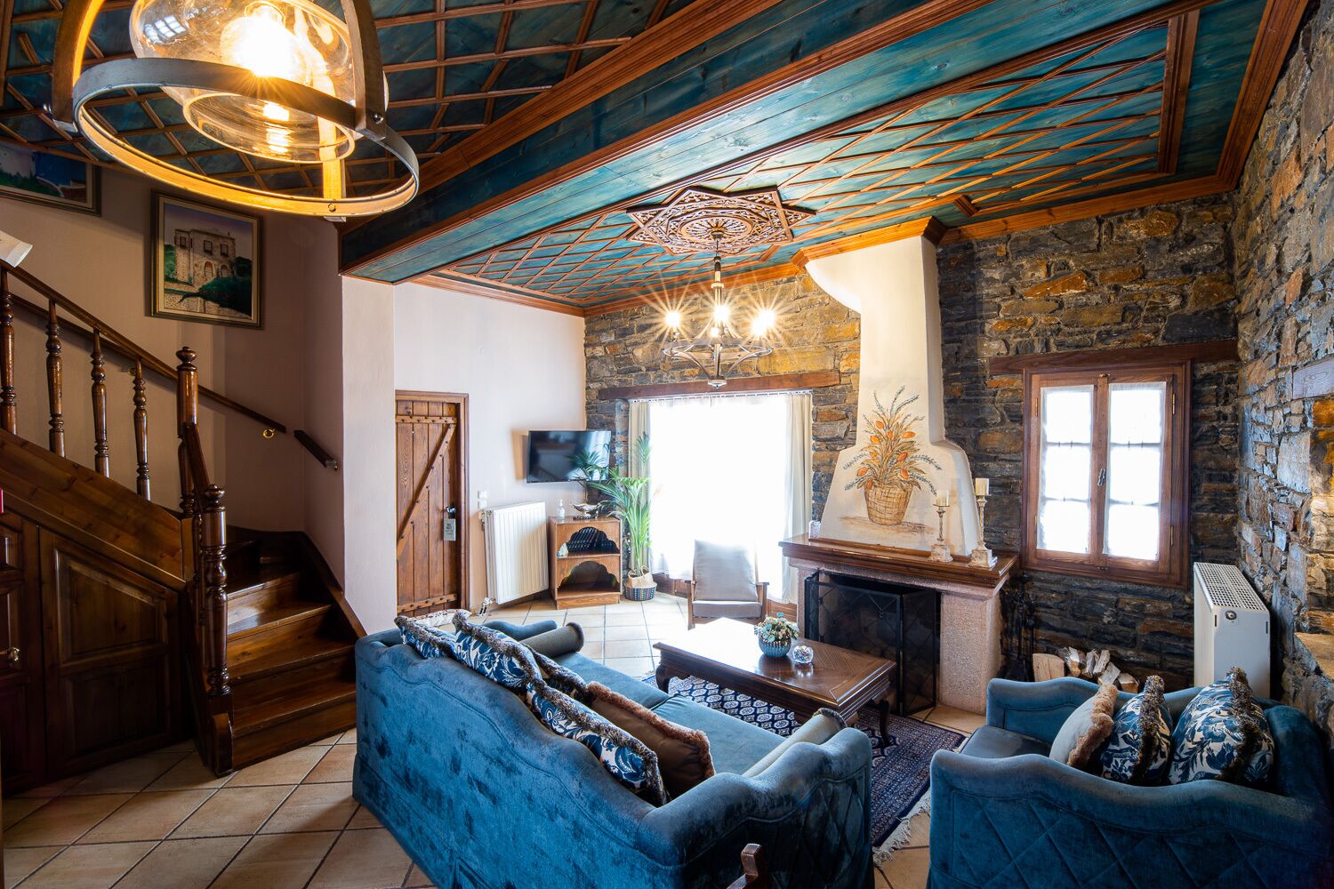 Deluxe Σουίτα, Τζάκι, Θέα στην Πισίνα | Κλινοσκεπάσματα υψηλής ποιότητας, μίνι μπαρ, σίδερο/σιδερώστρα 