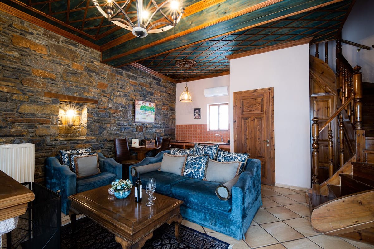 Deluxe Suite, Fireplace, Pool View | 1 bedroom, premium bedding, minibar, iron/ironing board