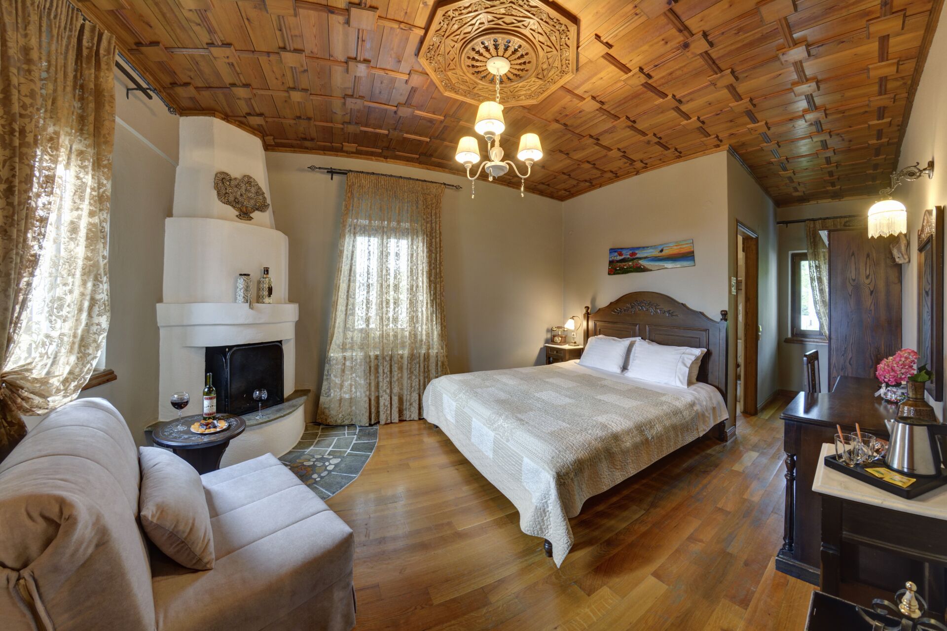 Dobbelt- eller tomannsrom – deluxe, peis | Sengetøy av topp kvalitet, minibar og strykejern/-brett