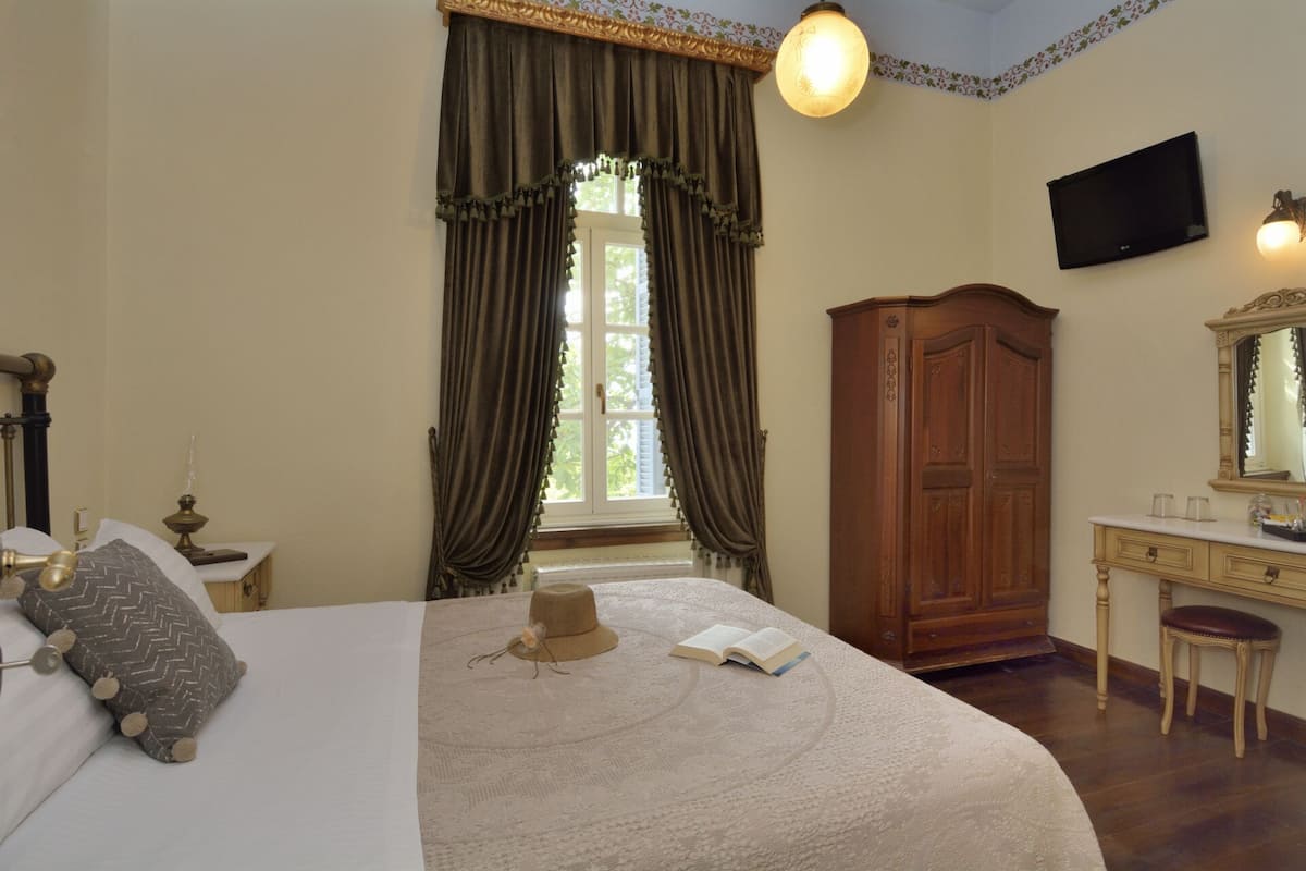 Double Room (Small) | 1 bedroom, premium bedding, minibar, iron/ironing board