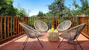 Junior-Suite, Kamin, Gartenblick | Terrasse/Patio