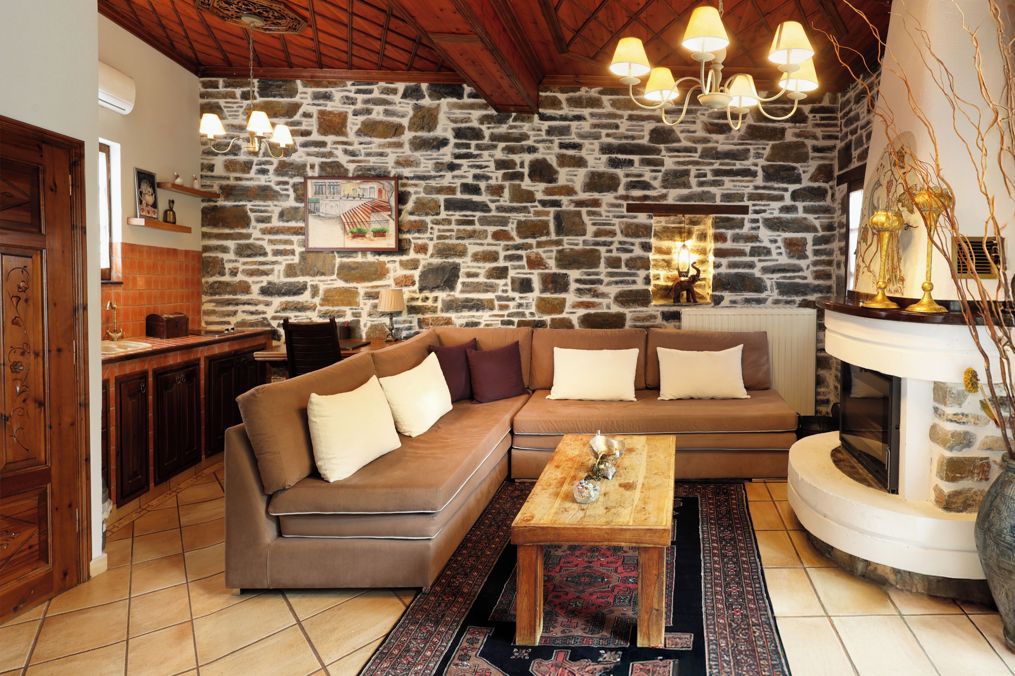 Suite Deluxe, chimenea, vista a la alberca | Área de sala de estar