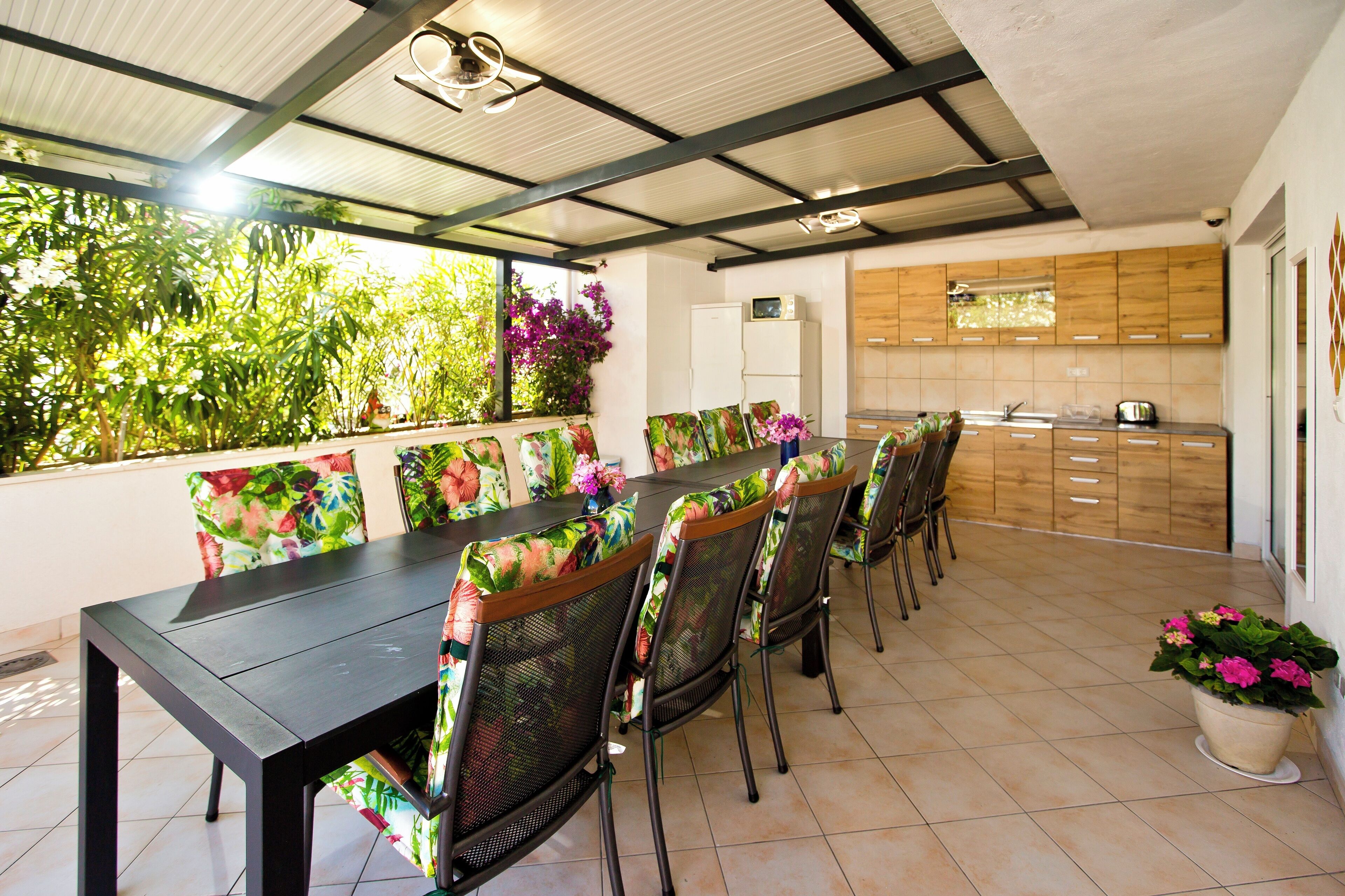 8 Bed Dormitory under 40 years | Exterior