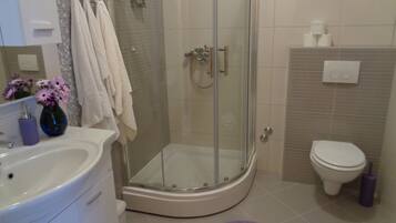 Bruser, hårtørrer, håndklæder