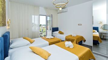 Superior-værelse til 3 personer - balkon - havudsigt | Pengeskab på værelset, gratis Wi-Fi