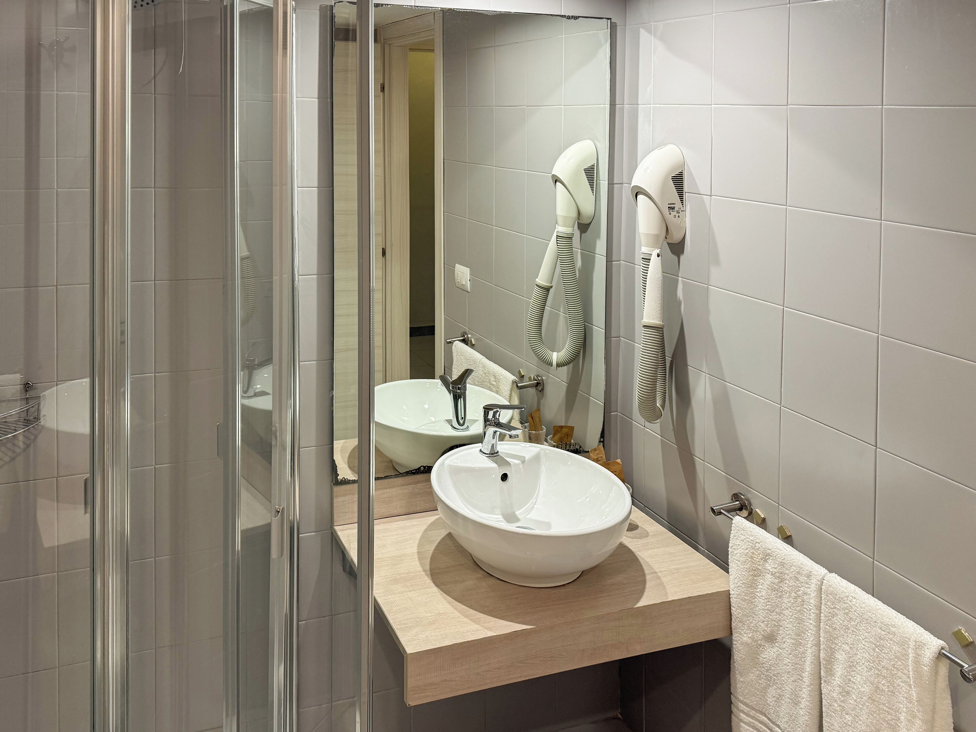 Zimmer (Ulivi ) | Badezimmer | Haartrockner, Bidet, Handtücher