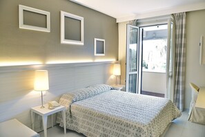 客房内保险箱、办公桌、熨斗/熨衣板、免费 WiFi