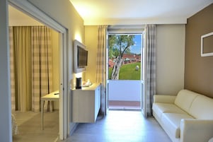 In-room safe, desk, iron/ironing board, WiFi (free)