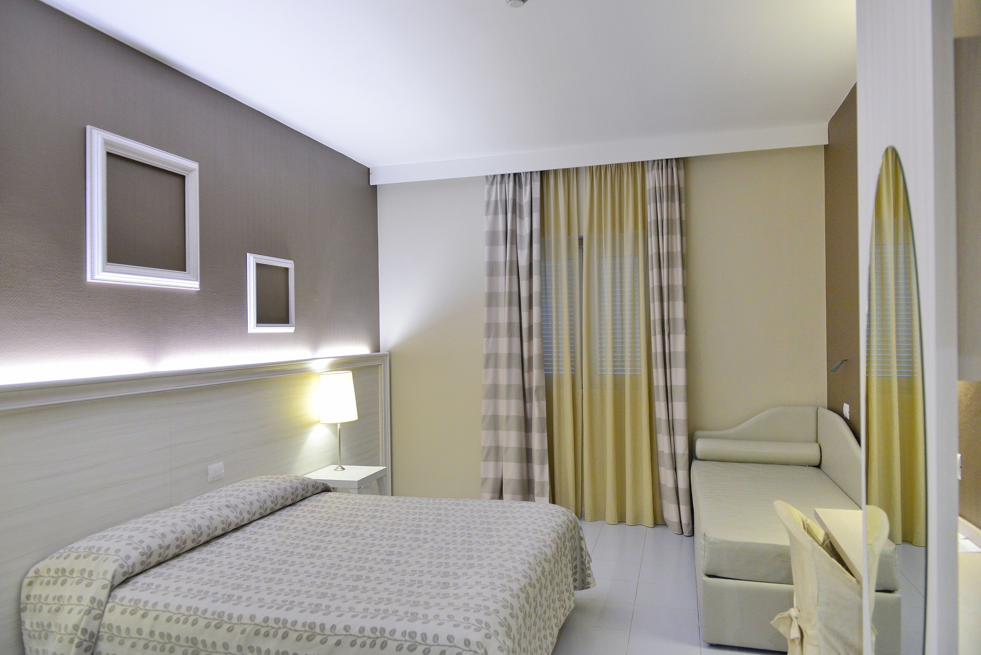 In-room safe, desk, iron/ironing board, free WiFi