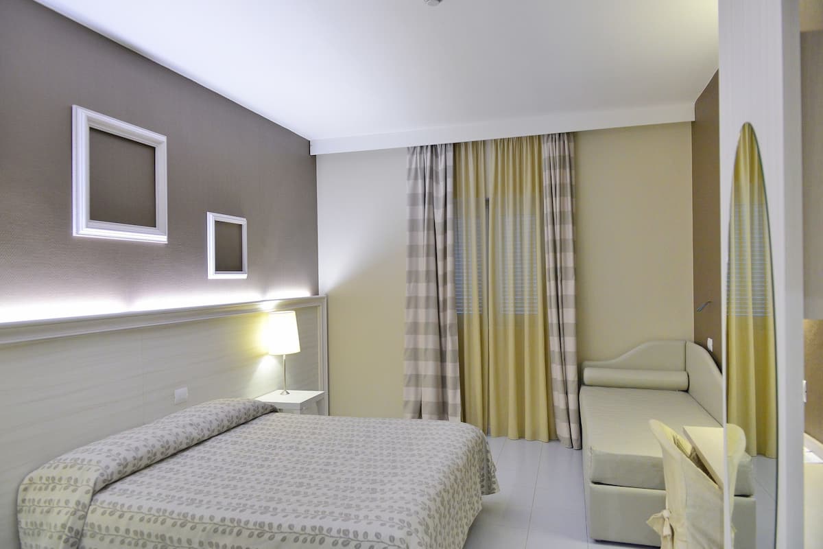 In-room safe, desk, iron/ironing board, free WiFi