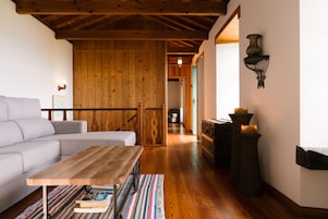 Adega do Mistério, 3 Bedrooms, Ocean View | Living area | Flat-screen TV