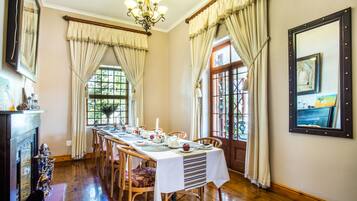 Bao gồm bữa sáng nấu theo yêu cầu hàng ngày