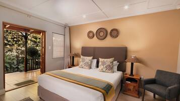 客房 (Stoep/Verandah Queen) | 高档床上用品、客房内保险箱、特色家居、熨斗/熨板