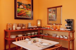 Free daily cooked-to-order breakfast