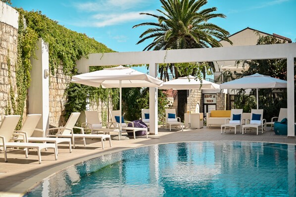 Outdoor pool, open 9 AM to 9 PM, pool loungers