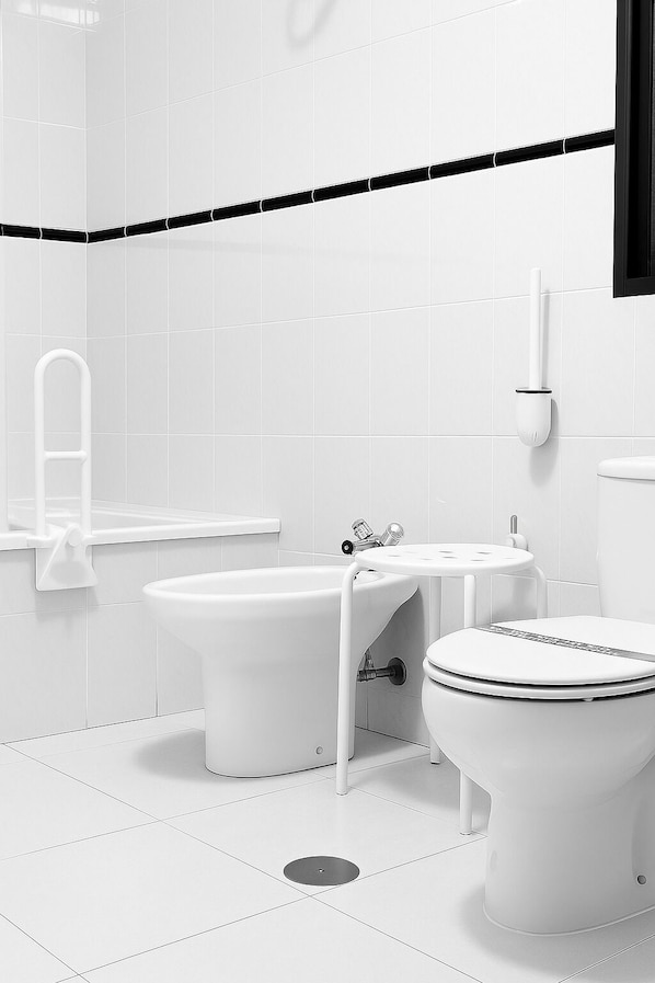 Standard Double Room | Bathroom
