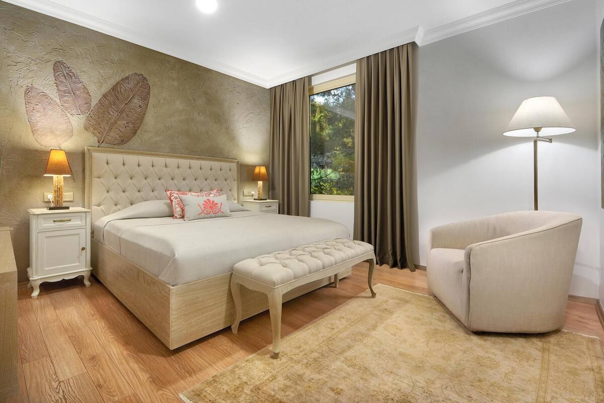 Grand Suite, 1 Queen Bed, Kitchenette, Sea View | Minibar, in-room safe, desk, blackout drapes
