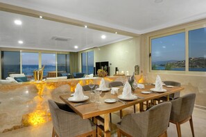 Suite presidencial, 2 habitaciones | Comedor