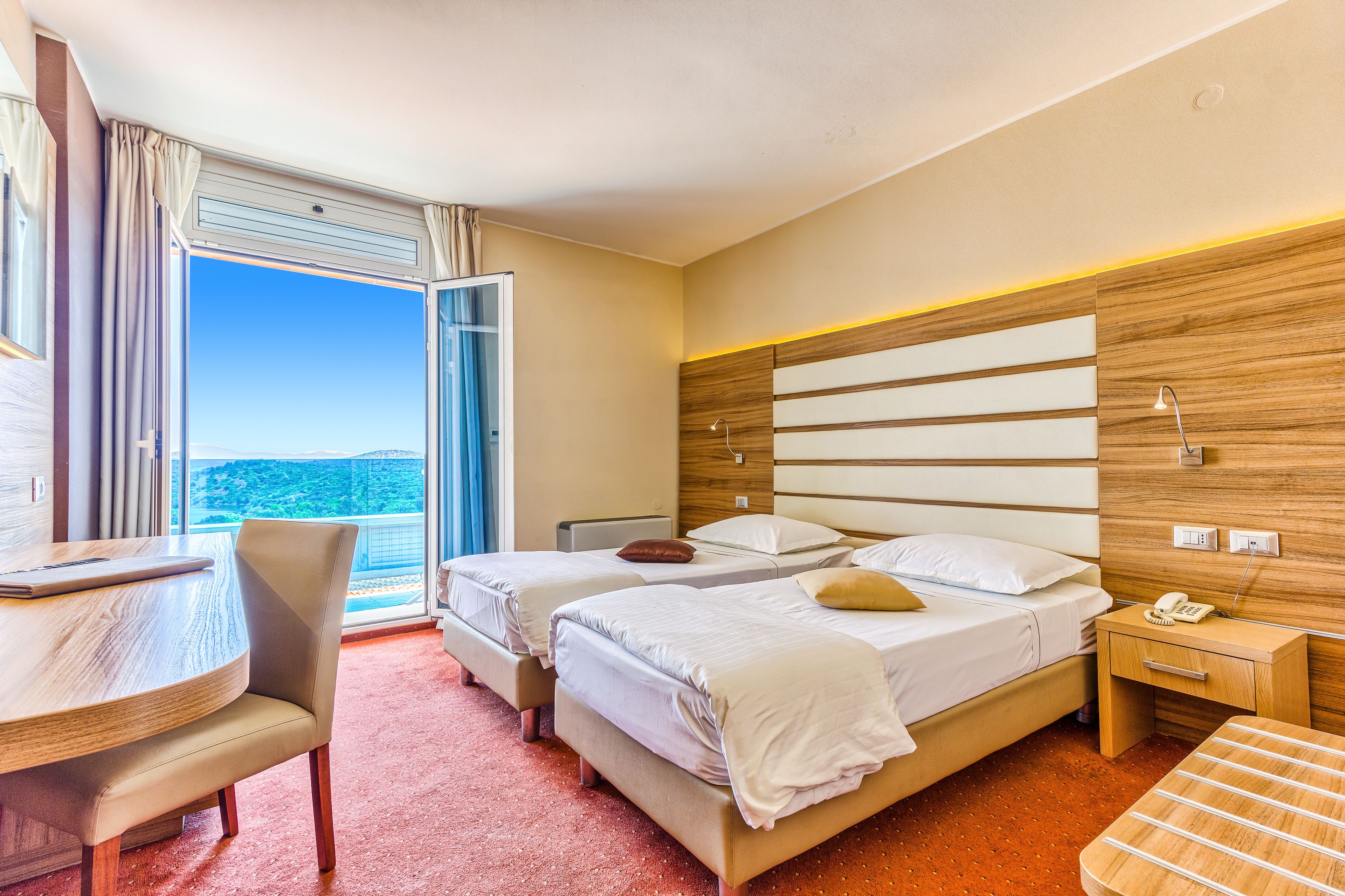 Standard-Doppelzimmer | Zimmersafe, Schreibtisch, Babybetten, kostenloses WLAN