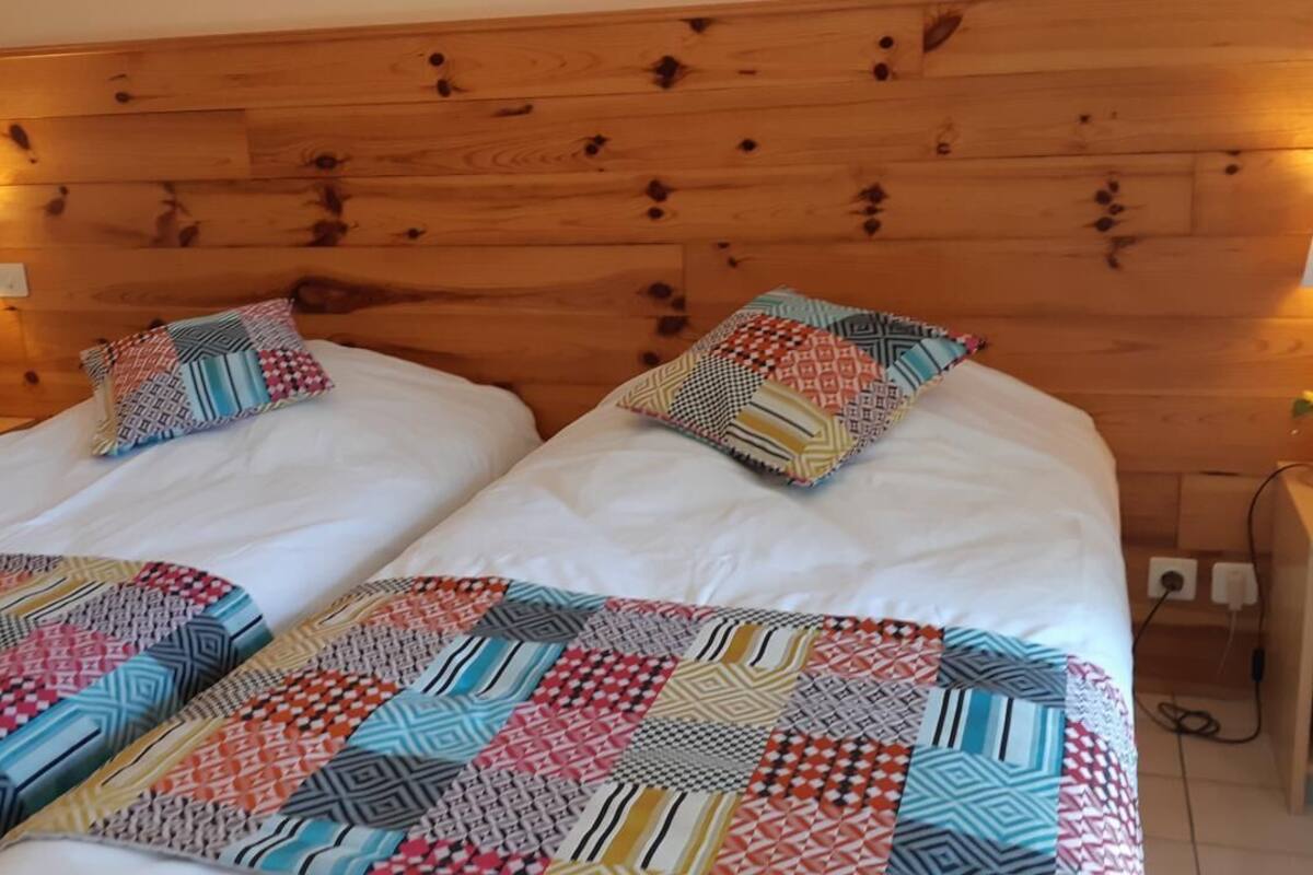 Standard Room, 2 Single Beds | Desk, free cots/infant beds, free WiFi