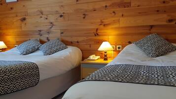 Työpöytä, ilmaiset vauvansängyt, ilmainen Wi-Fi