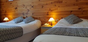 Desk, free cots/infant beds, free WiFi