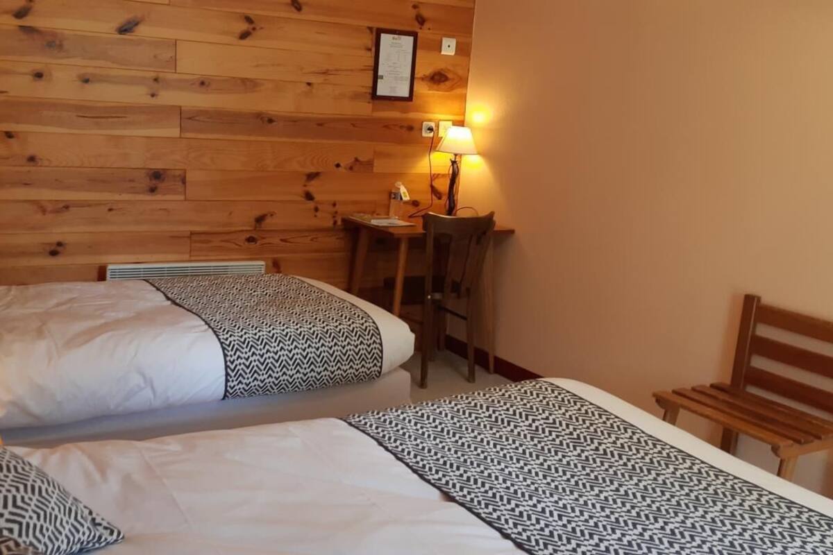 Desk, free cots/infant beds, free WiFi