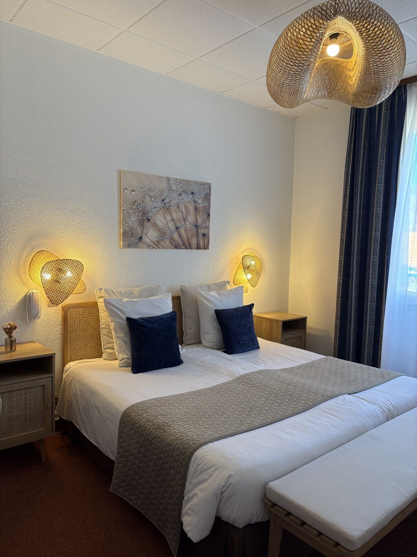 Individually decorated, individually furnished, desk, soundproofing