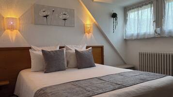 Chambre Petite Double | Décoration personnalisée, ameublement personnalisé, bureau