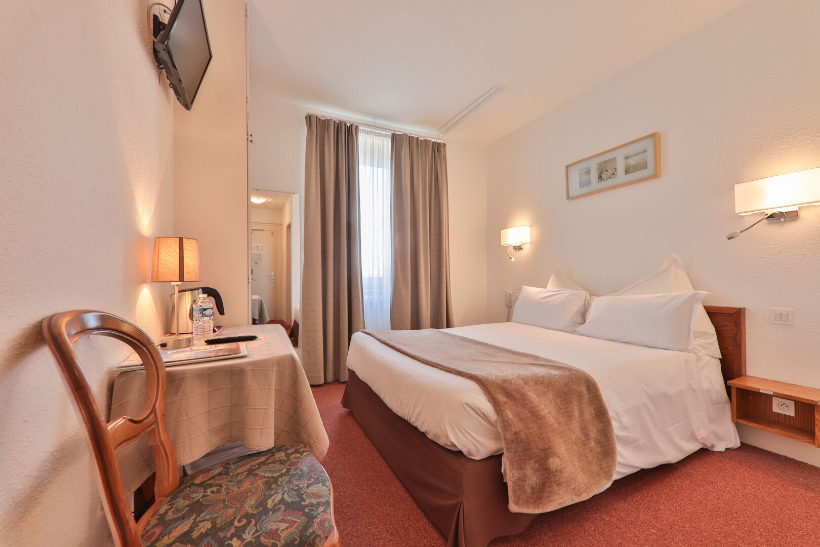 small double room | individually decorated, individually furnished, desk, soundproofing