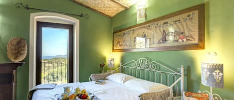 Lakosztály, kilátással a kertre | Kilátás a szobából