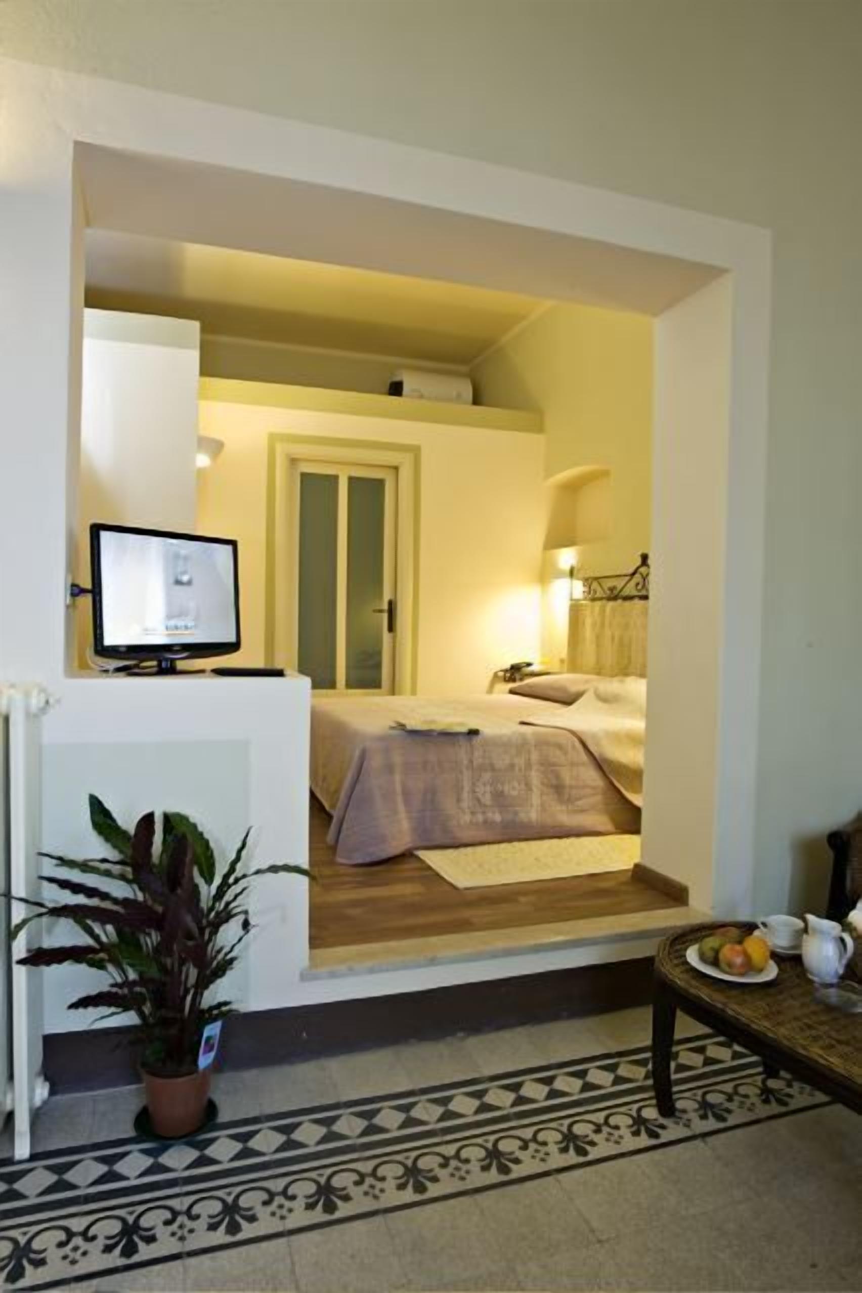 down duvets, minibar, in-room safe, desk