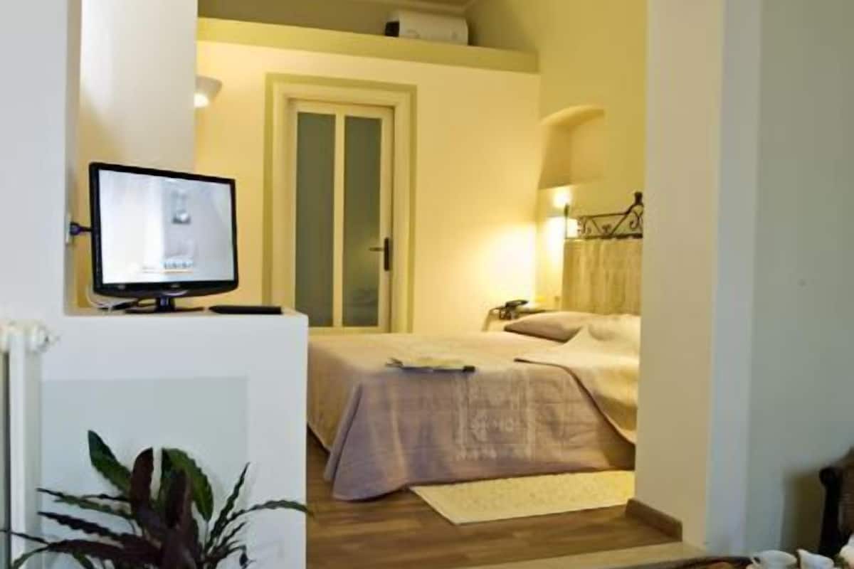 down duvets, minibar, in-room safe, desk