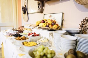 Frukostbuffé varje dag (EUR 15 per person)
