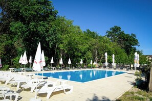 Seasonal outdoor pool, pool loungers