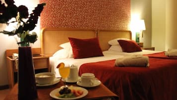 Double Room Single Use | Minibar, in-room safe, desk, blackout curtains