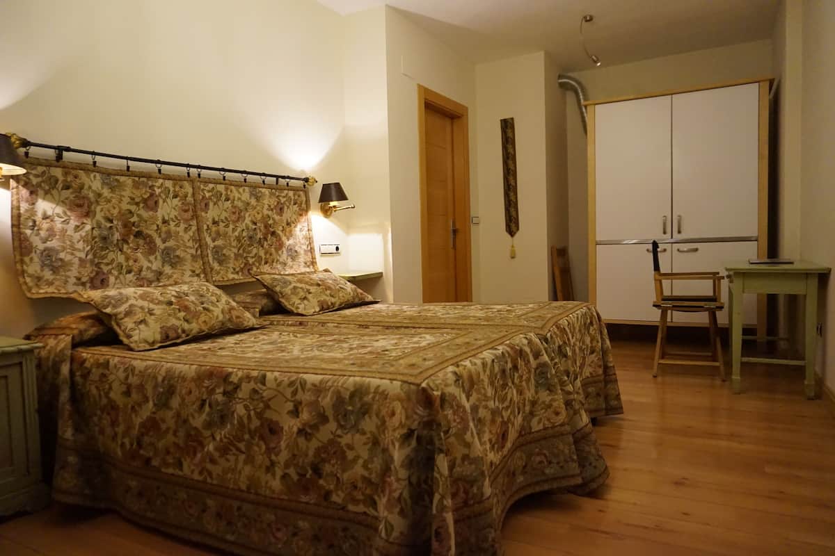 Tweepersoonskamer, 1 slaapkamer (With small kitchen) | Gratis babybedden, extra bedden, gratis wifi, beddengoed