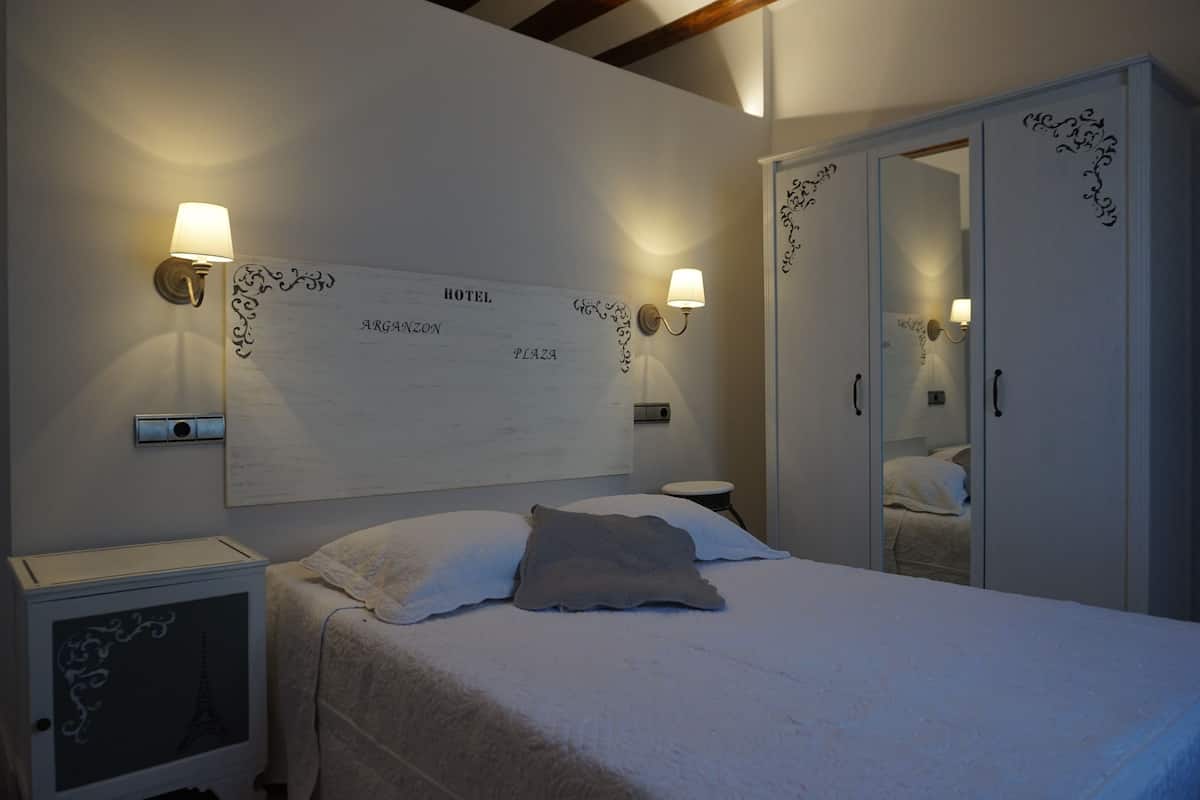 Comfort Apartment, 2 Bedrooms | Free cots/infant beds, rollaway beds, free WiFi, bed sheets