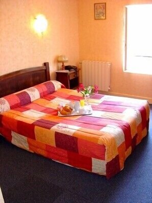 Escriptori, habitacions insonoritzades i llits addicionals 