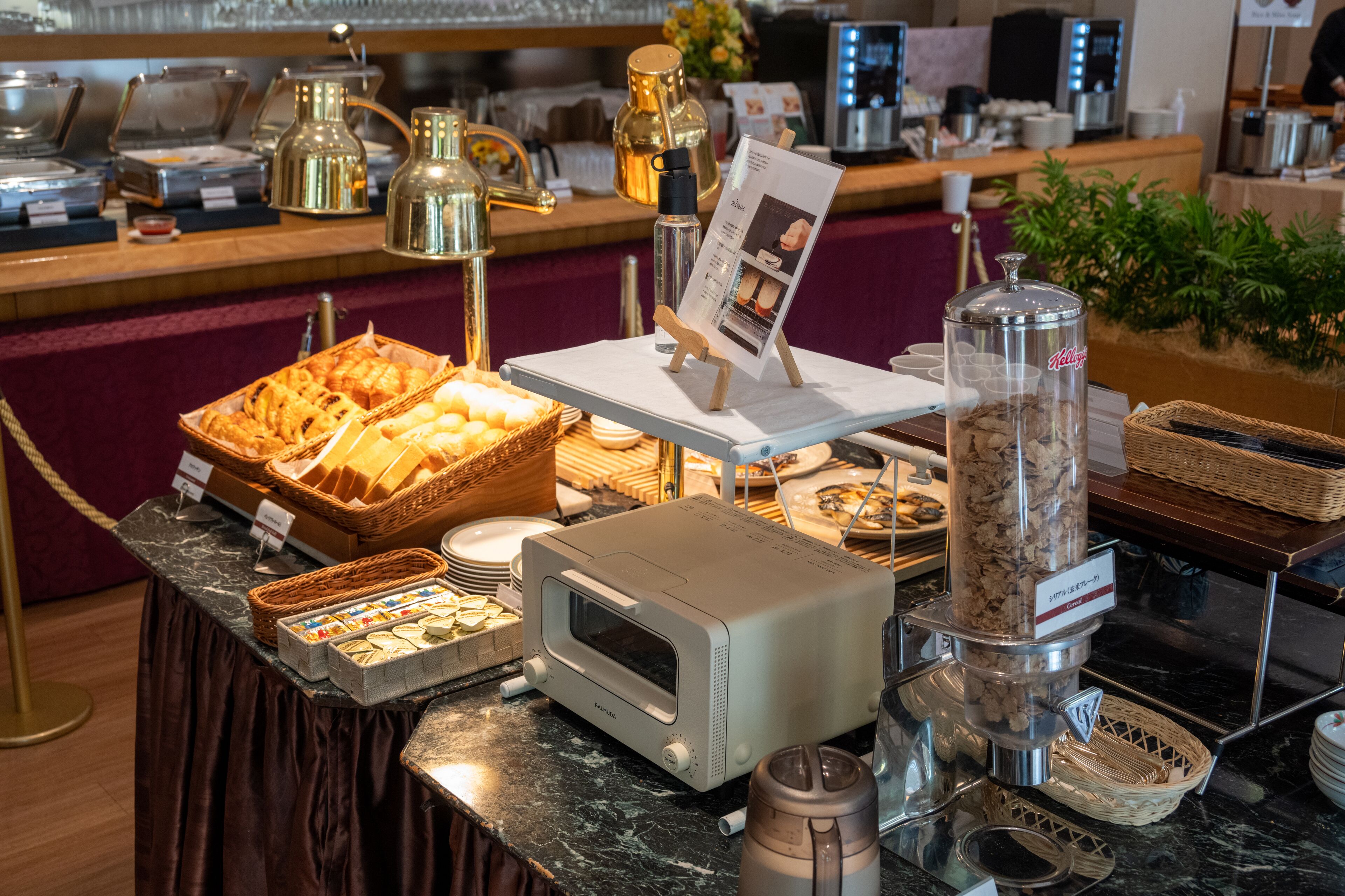 daily buffet breakfast (jpy 1980 per person)