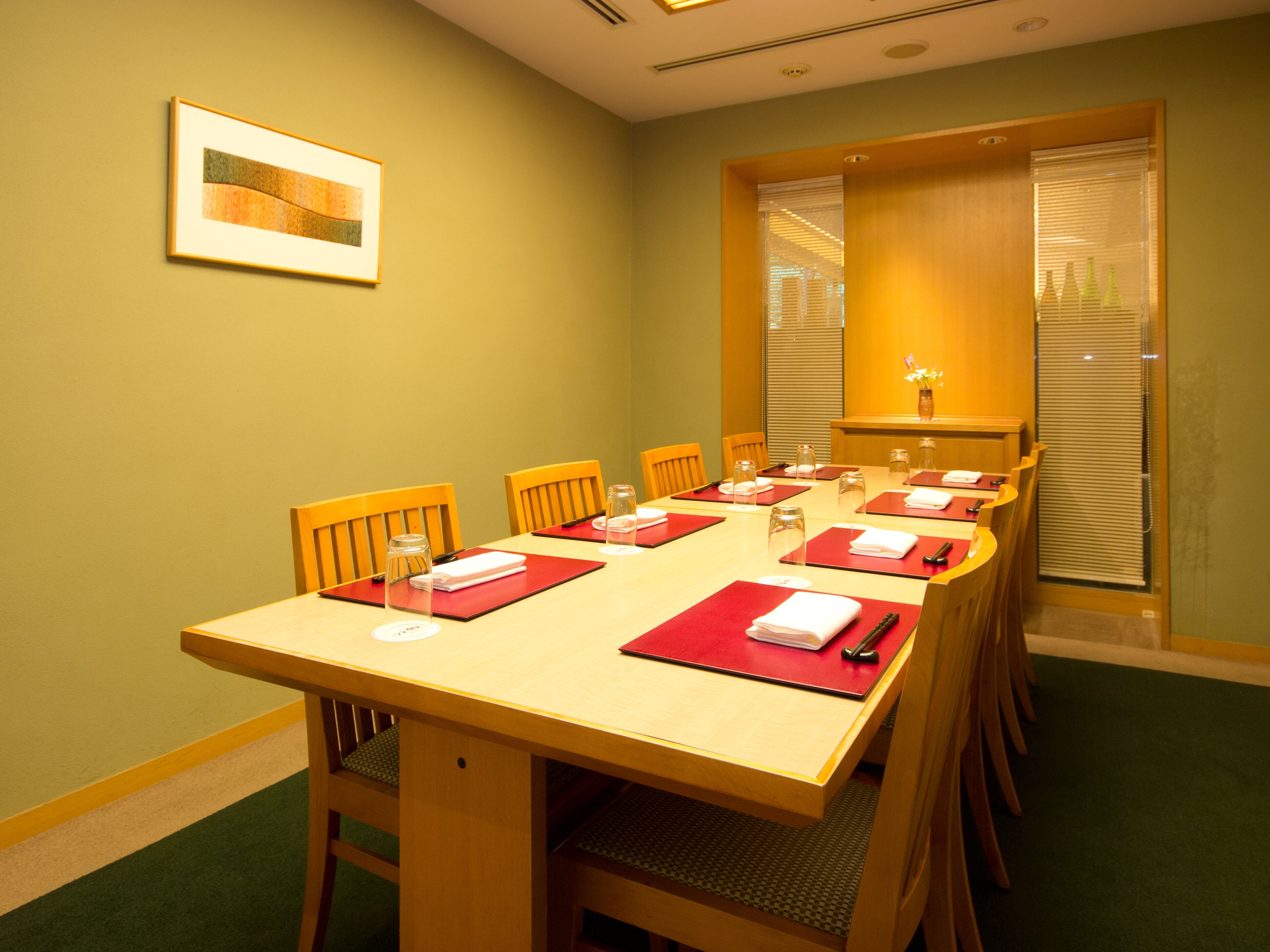 2 restaurants, breakfast served