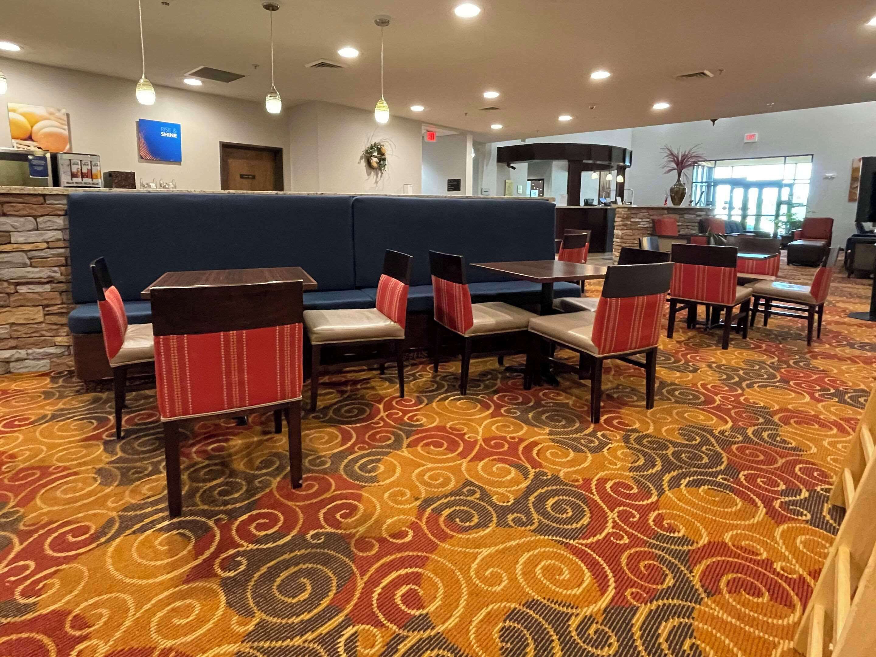 free buffet breakfast