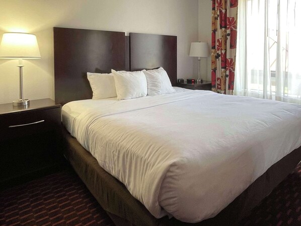 Premium bedding, desk, iron/ironing board, free cots/infant beds